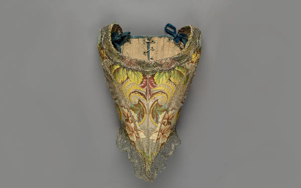 Front of young girl’s stays.