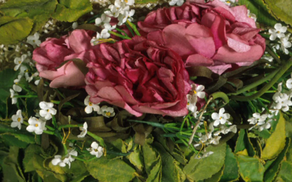 Chapeau de femme. Utilisé au Canada. Paille avec imitation de feuilles et de fleurs. Vers 1910. 963.9.20. Don de Miss Adelaide Lash Miller.