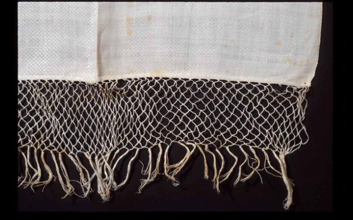 Serviette de bain. Nord-est des Etats-Unis. 1800-1820. Lin avec frange en filet. 989.294.9 Don de Mr. Bernard Radley.
