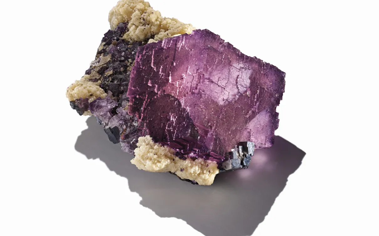 Mauve mineral