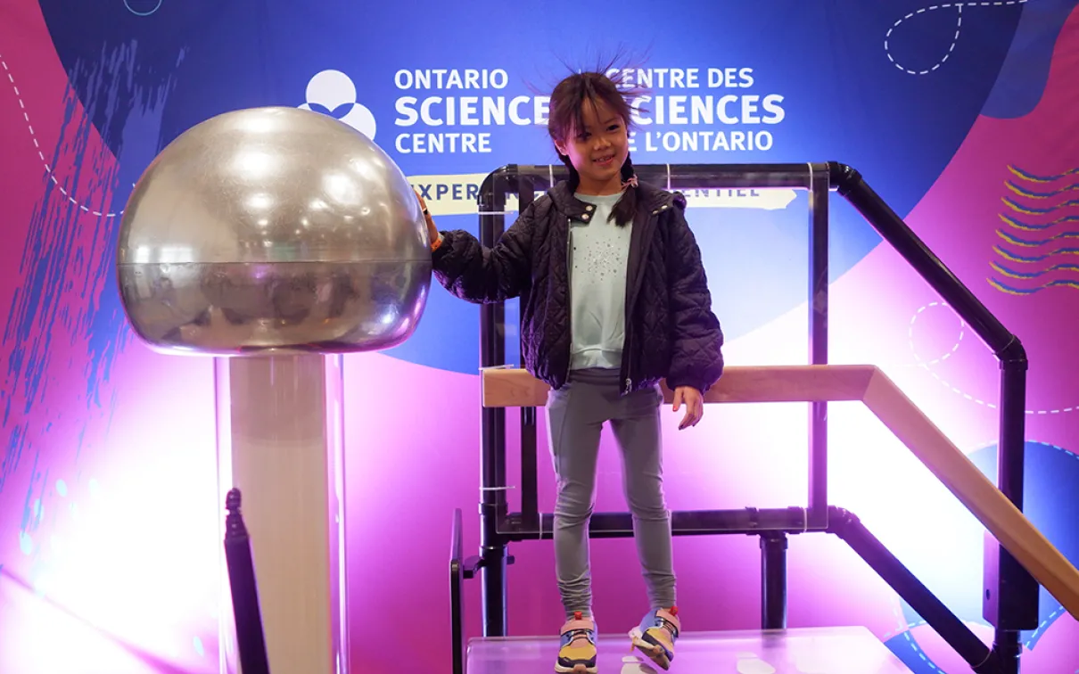 Child at hair-raising demonstrations 