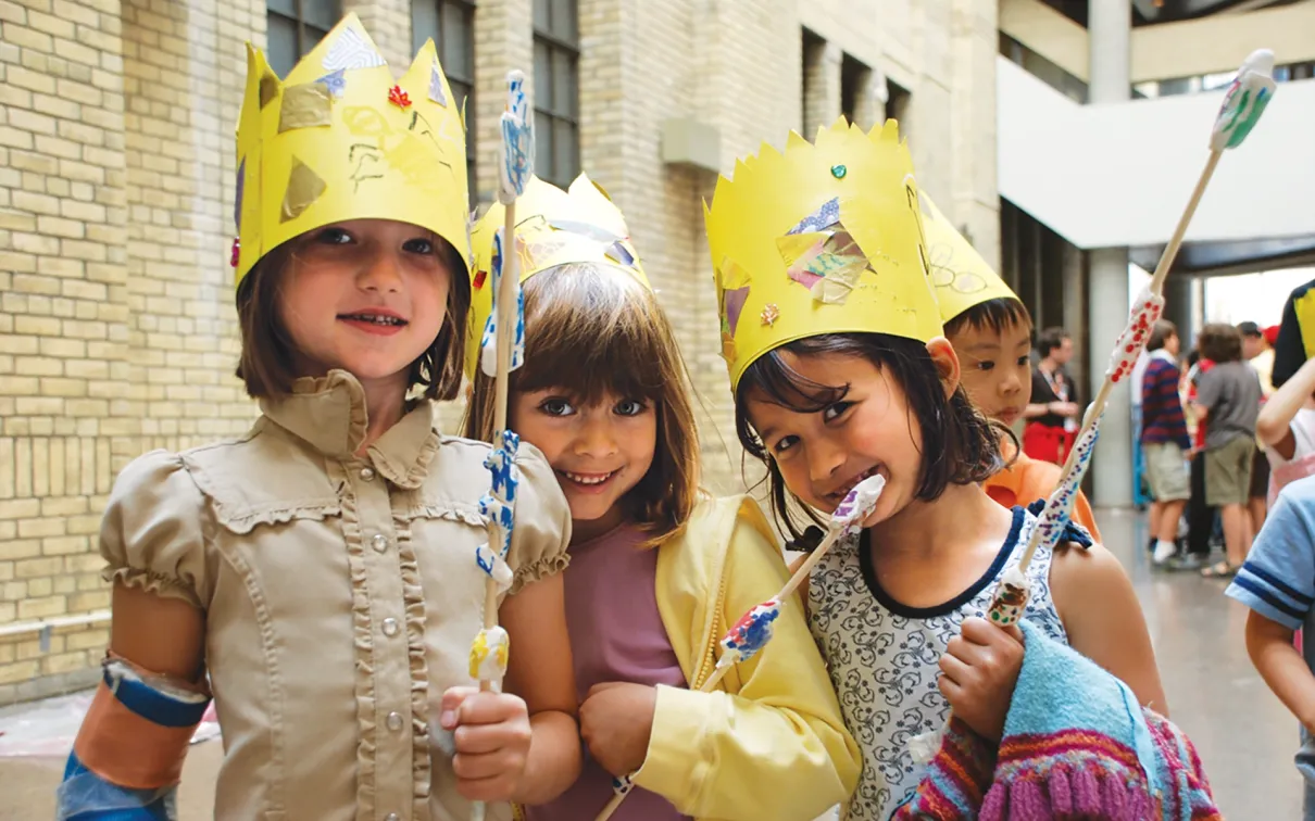 3 children with crowns enjoying birthday party celebrated at ROM