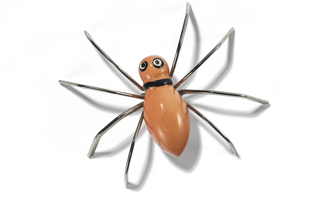 Woman's brooch of a spider, enamel on silver-toned metal, 2019.104.170. © ROM. Gift of Carole Tanenbaum.