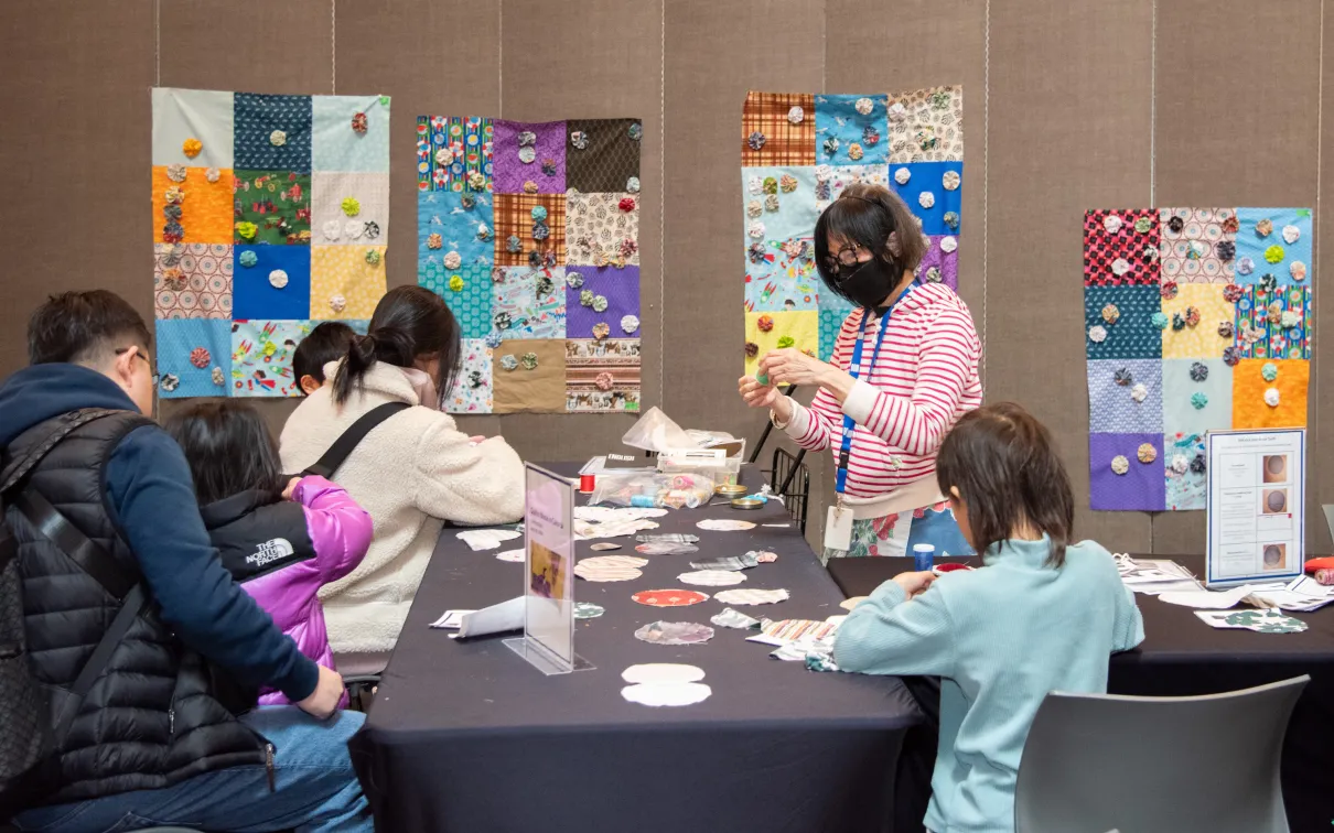 Yo-Yo quilting workshop, ROM March Break 2024. © ROM.