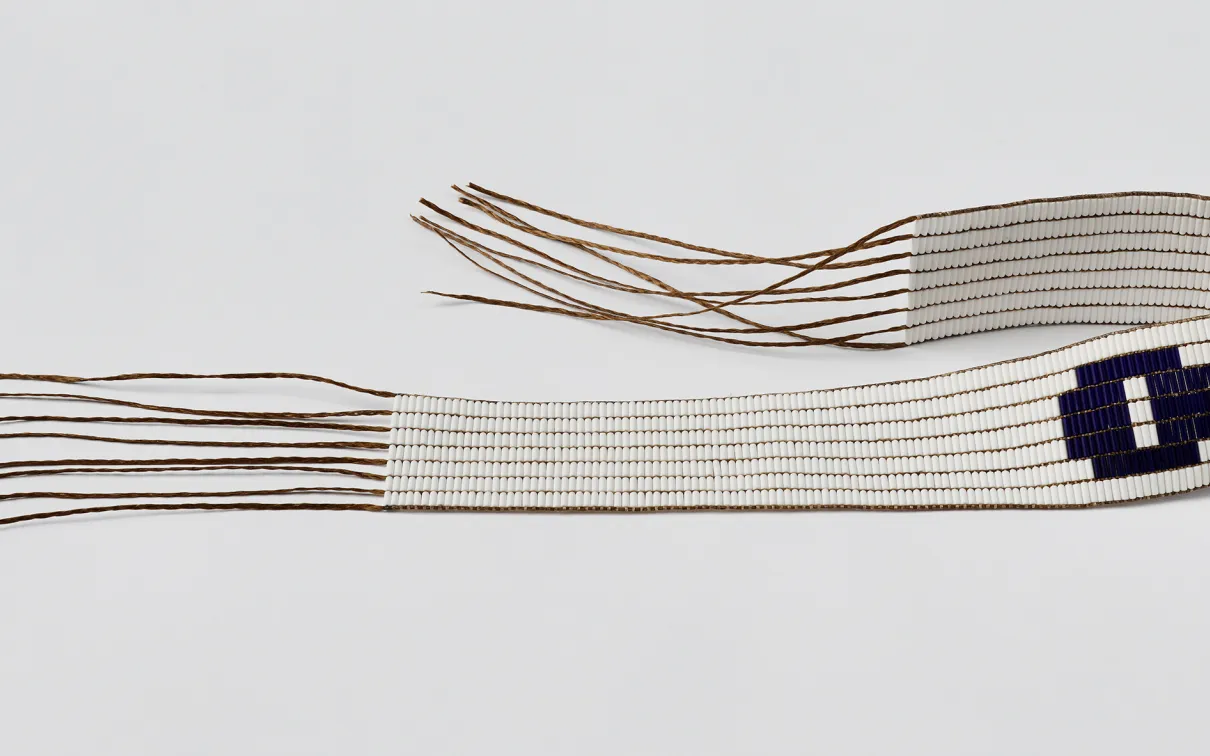 Dish with One Spoon wampum A white beaded belt with a purple circle on it