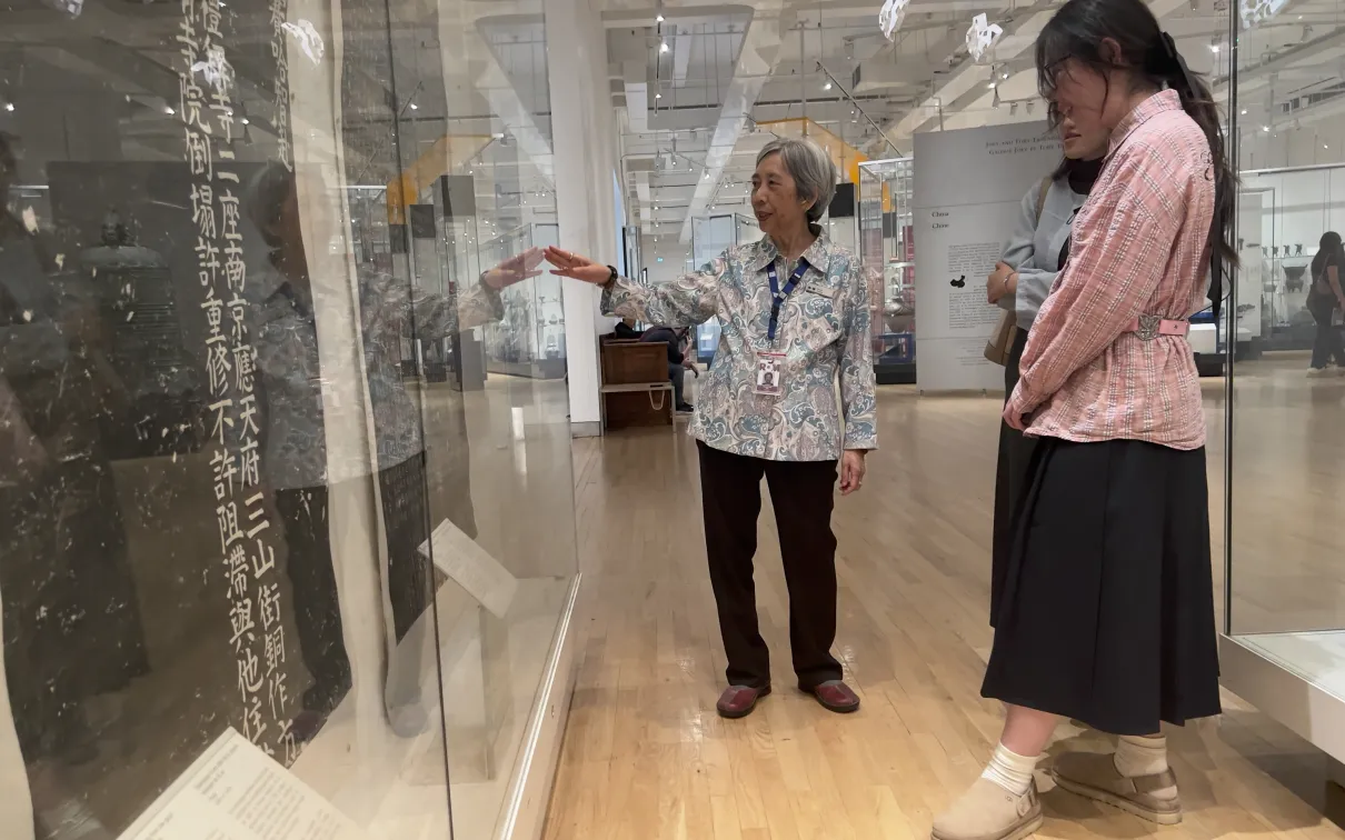 Docent Ksanti in the China Gallery. © Roya Adeli.