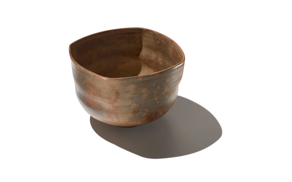 Rounded square tea bowl with flowing glaze, Edo period, late 17th century, stoneware, 8.1 × 13.2 cm