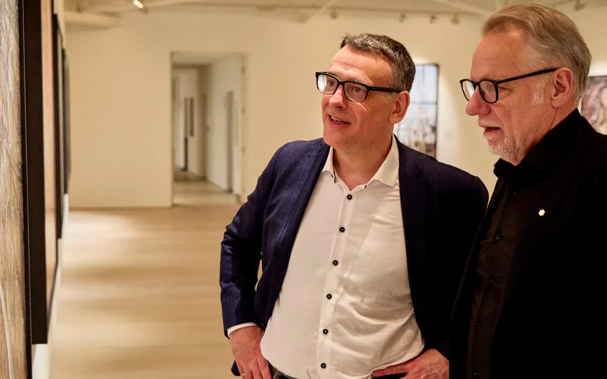 John Bianchini and Edward Burtynsky looking at artwork. 