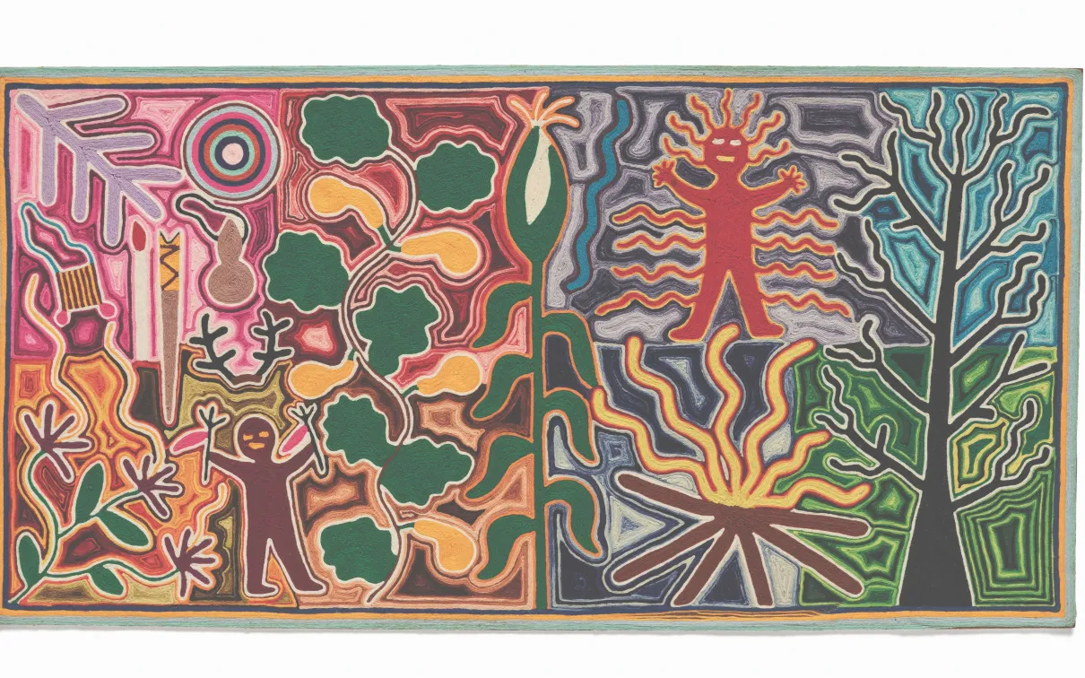 Œuvre d'art textile abstraite et colorée, divisée en deux scènes, représentant des arbres stylisés, des plantes, des figures anthropomorphes et un feu central, le tout rendu à l'aide de formes aux contours marqués et dans des tons vifs de rose, bleu, vert, rouge et jaune.