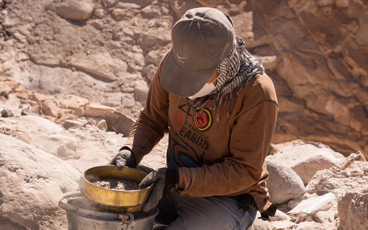 andes_early_civilization, Billy Oscco Llanos sifts through excavated material with a fine mesh to recover the small artifacts.