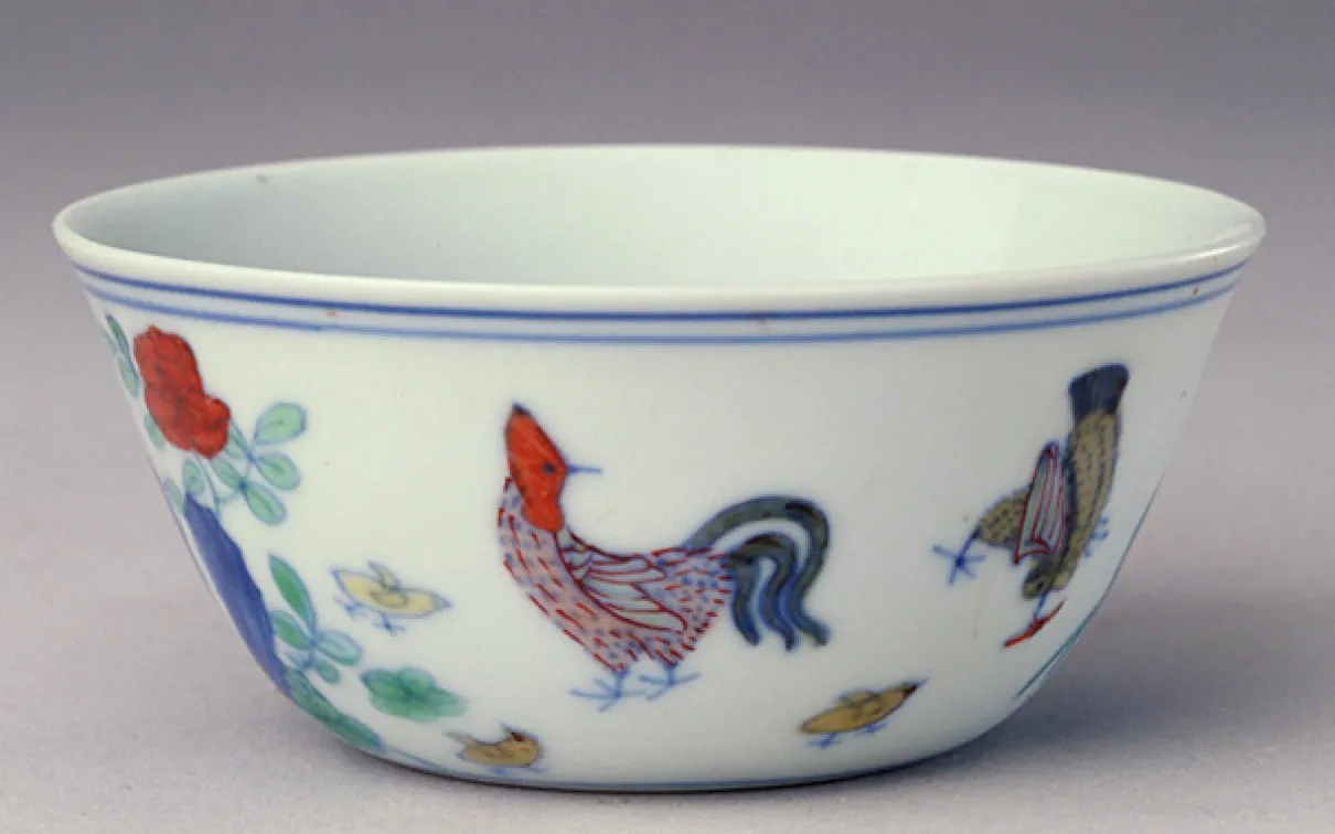 Image of rooster depicted on the porcelain cup.
