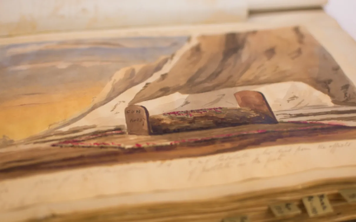 Aquarelle de la tombe de G.S. Malcolm A.B., mort d'engelures lors de la recherche de Franklin. Photo de Dorea Reeser
