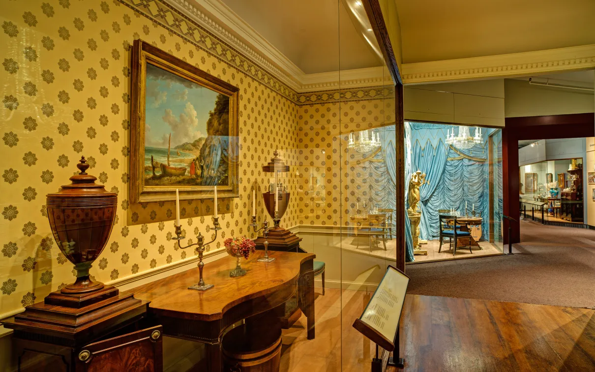 Samuel European Galleries, room settings, period room, Plus de 4 600 objets dans des présentations spécialisées retracent le développement et la progression des arts décoratifs et autres arts d'Europe.