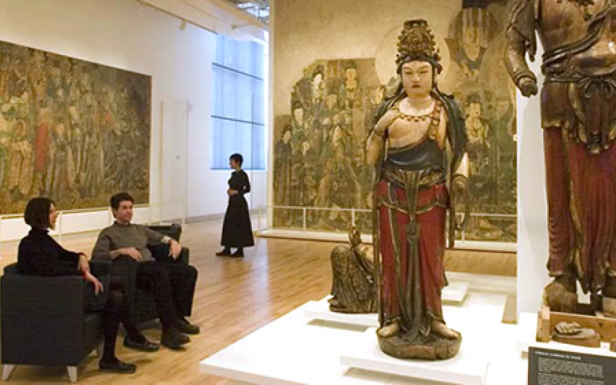 Patrons explore the ROM's Chinese collections
