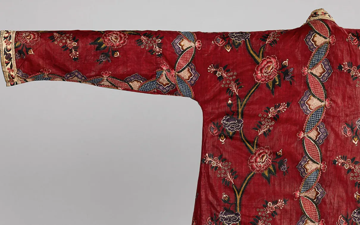 Veste en chintz rouge.