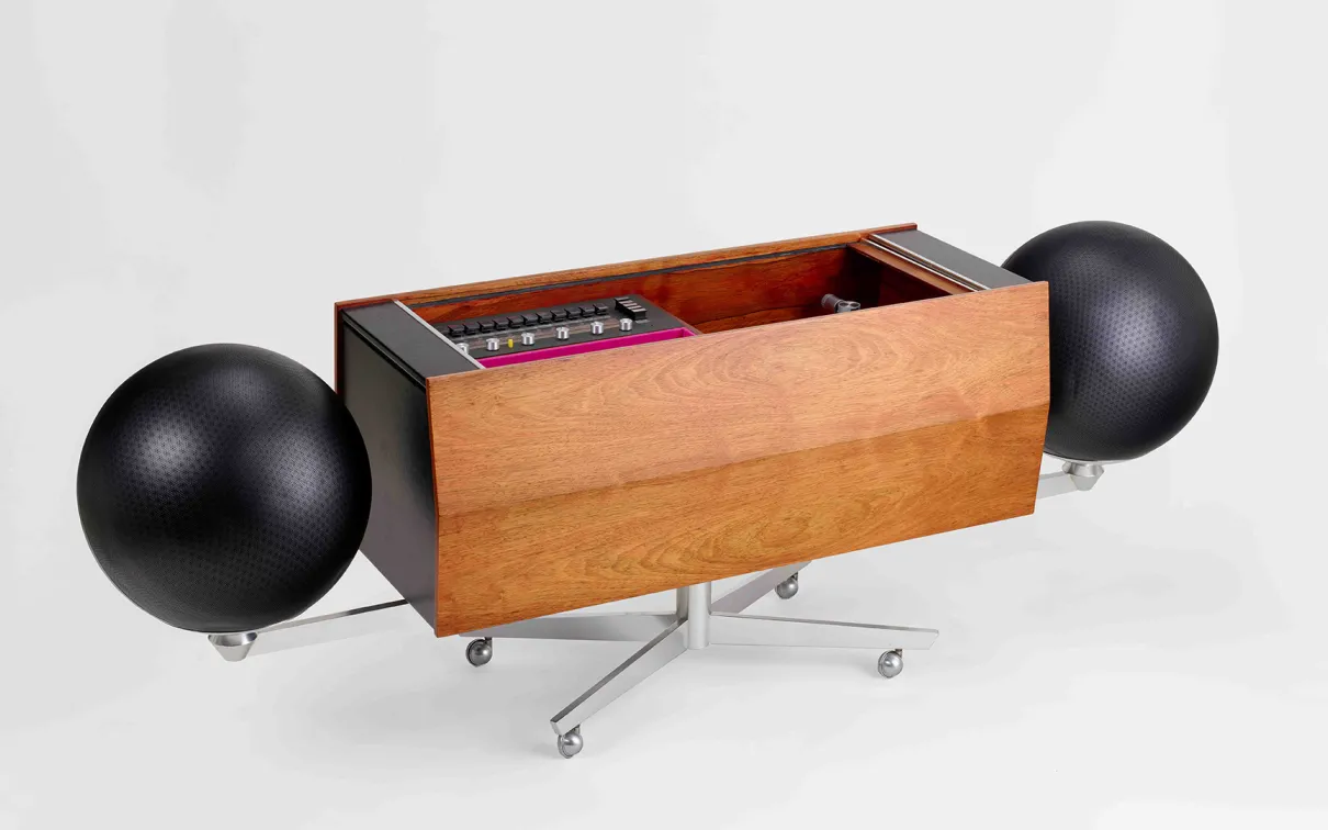 Project G Stereo, 1963, Hugh Spencer (1928-1982), designer, Clairtone Sound Corporation, manufacturer. Rosewood, aluminum, and leather. Image ©ROM.
