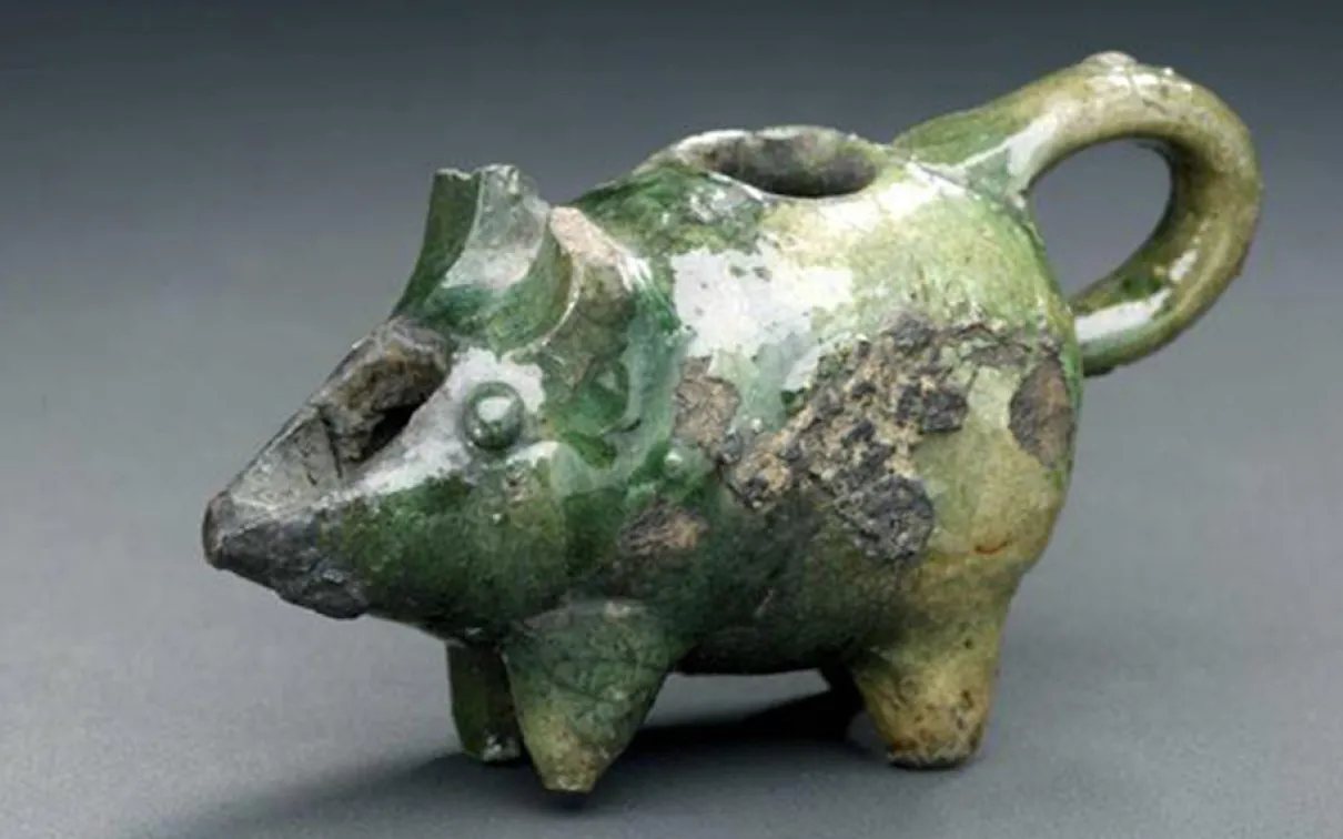 Oil lamp in form of a mouse.