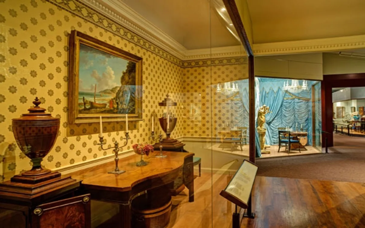 Samuel European Galleries, room settings, period room, Plus de 4 600 objets dans des présentations spécialisées retracent le développement et la progression des arts décoratifs et autres arts d'Europe.