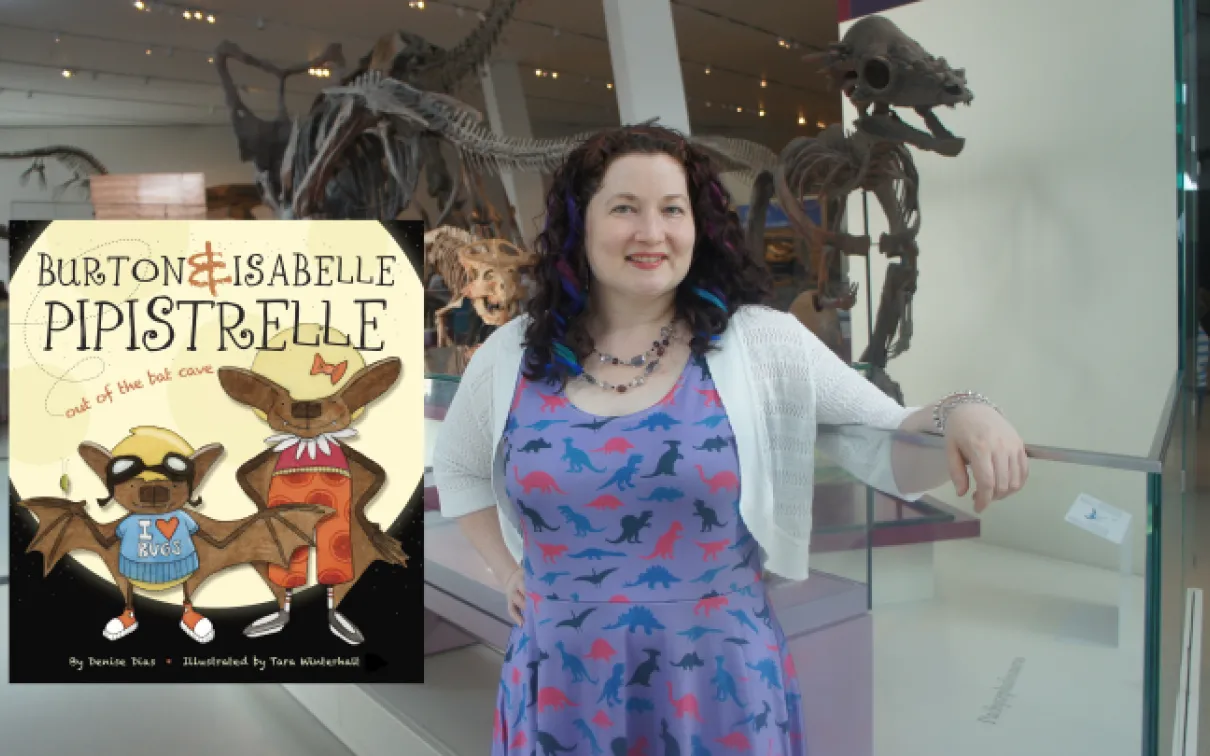 Sarah Elliott avec la couverture du livre Burton & Isabelle