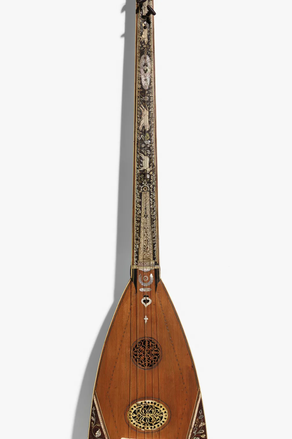 Front of long-necked lute