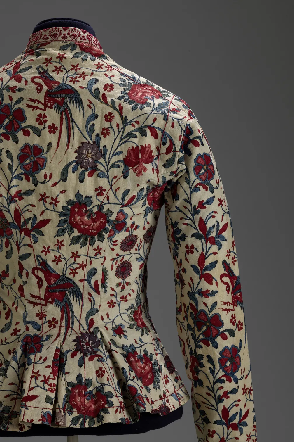 Woman's jacket (kassakijntje), chintz, textile made in coastal southeast India, constructed and trimmed in the Netherlands; used in Hindeloopen, Finland, 1700-1799, 962.107.2. © ROM.