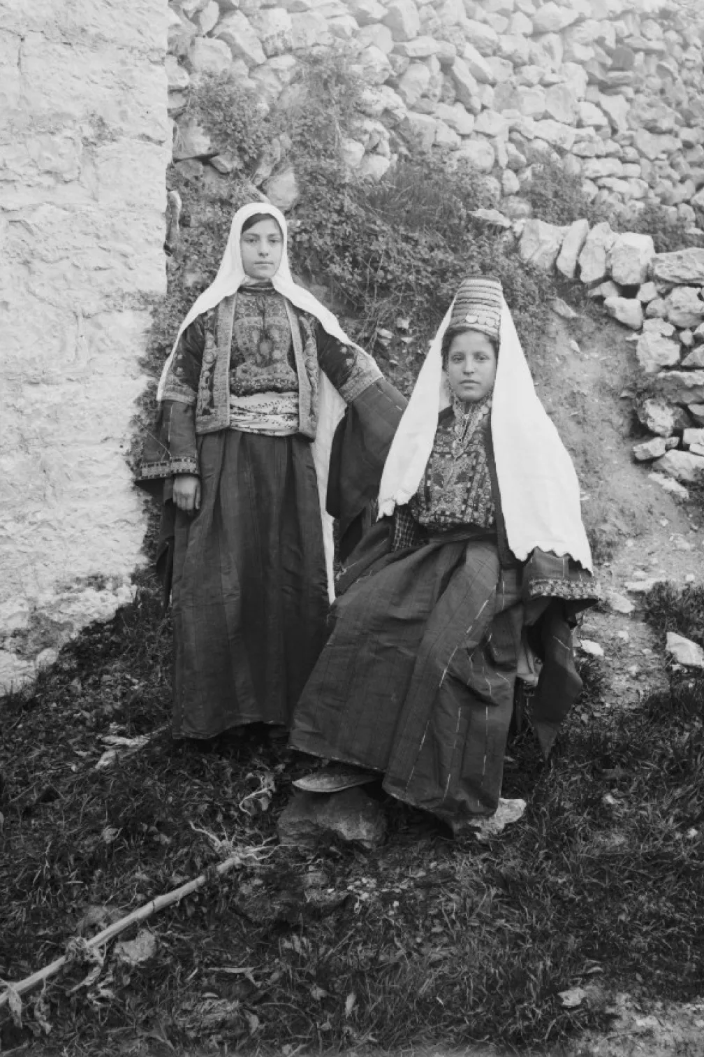 Two women dressed in their thob al-malak ‘royal dresses’, 1898–1914, Bethlehem, Palestine. Matson Photograph Collection / Library of Congress 