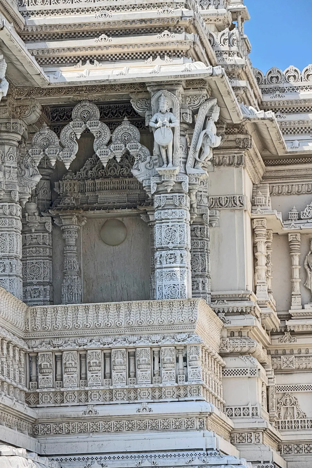 Building Sculpture details, Mandir Temple © Liz Campbell