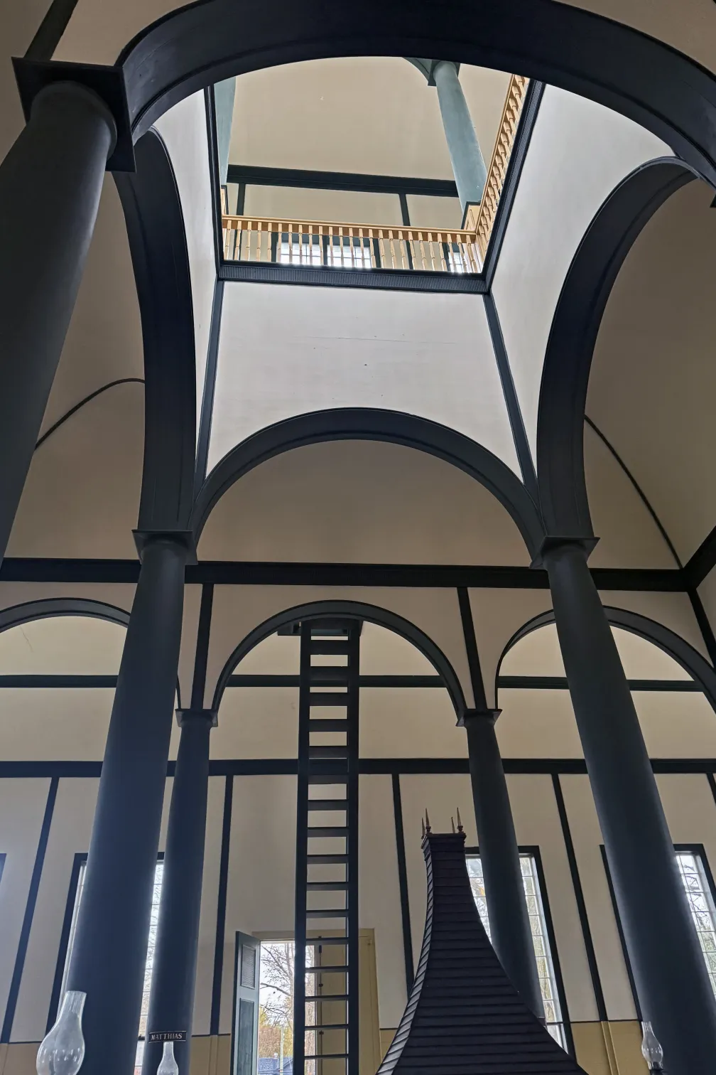 Sharon Temple Interior © Liz Campbell