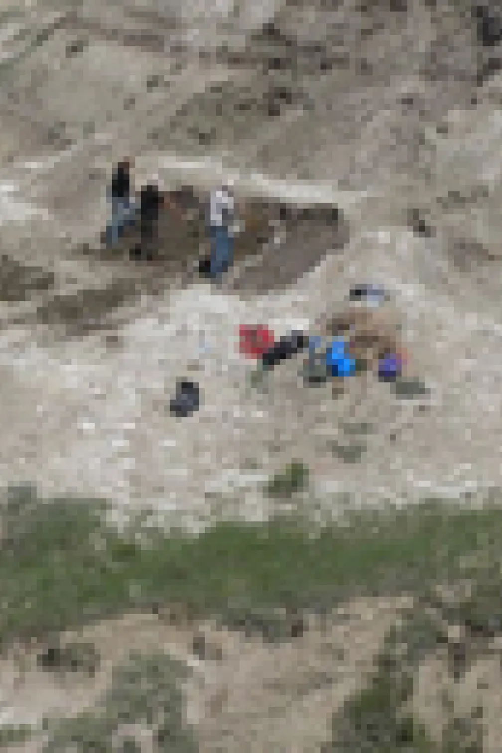 Préparation du site pour les fouilles de l'été 2013. Crédit : David Evans