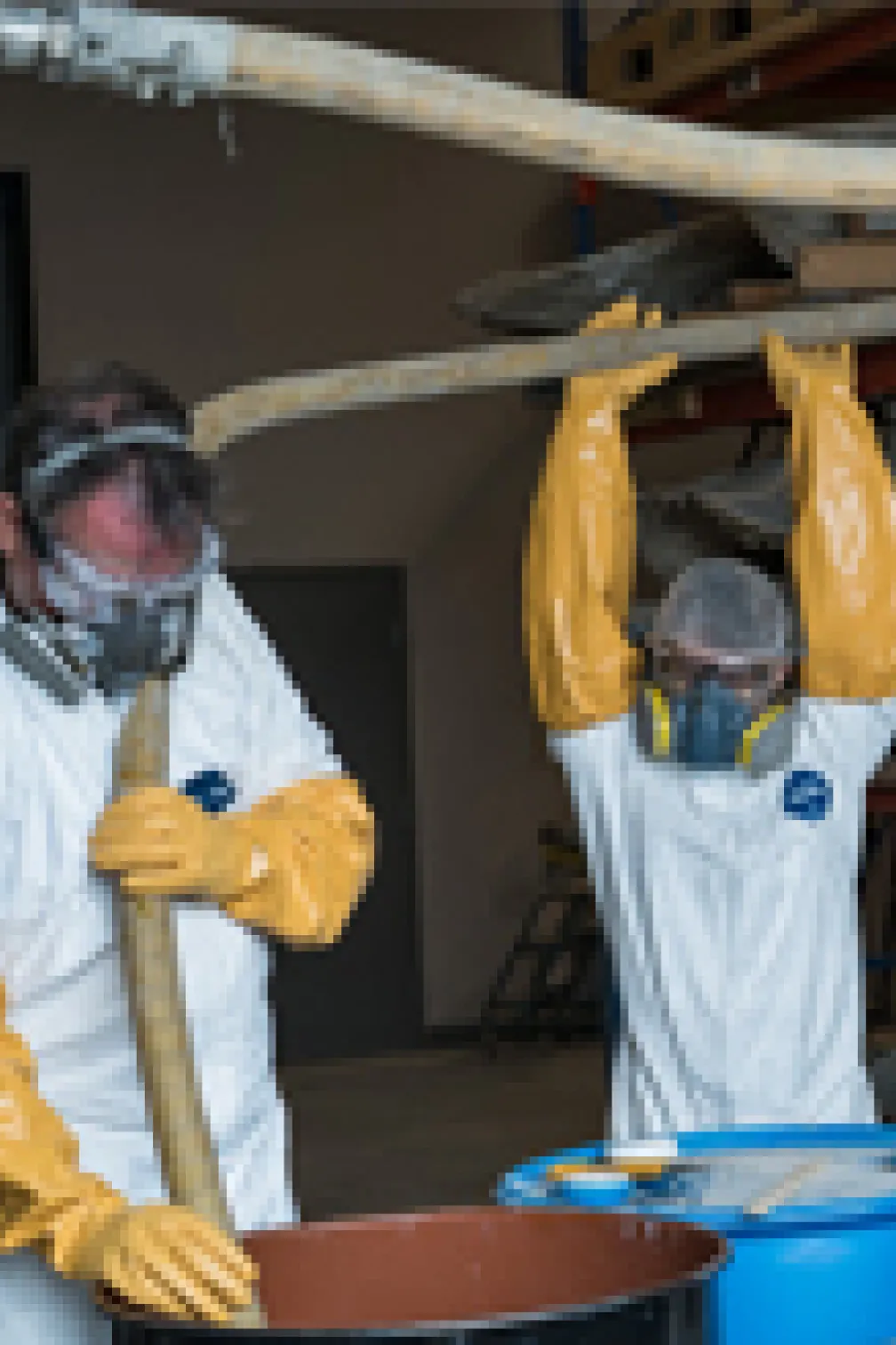 ROM research technicians work with two ROM Biodiversity volunteers to drain the last of the formalin from the heart tank.

