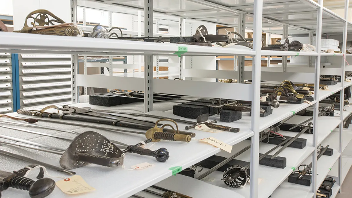 置物 out of museum rom-away-from-rom-collection-