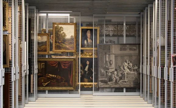 Salle des collections dans un musée