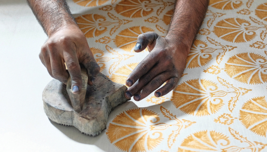 Hand printing pattern on cotton fabric.