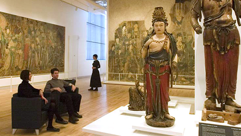 Patrons explore the ROM's Chinese collections