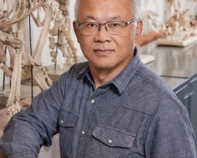 Portrait de Burton Lim