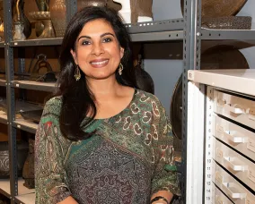 Fahmida Suleman, conservatrice des collections du monde islamique au ROM.