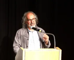 Mohamad Tavakoli-Targhi est professeur d'histoire et de civilisations du Proche et du Moyen-Orient à l'université de Toronto.