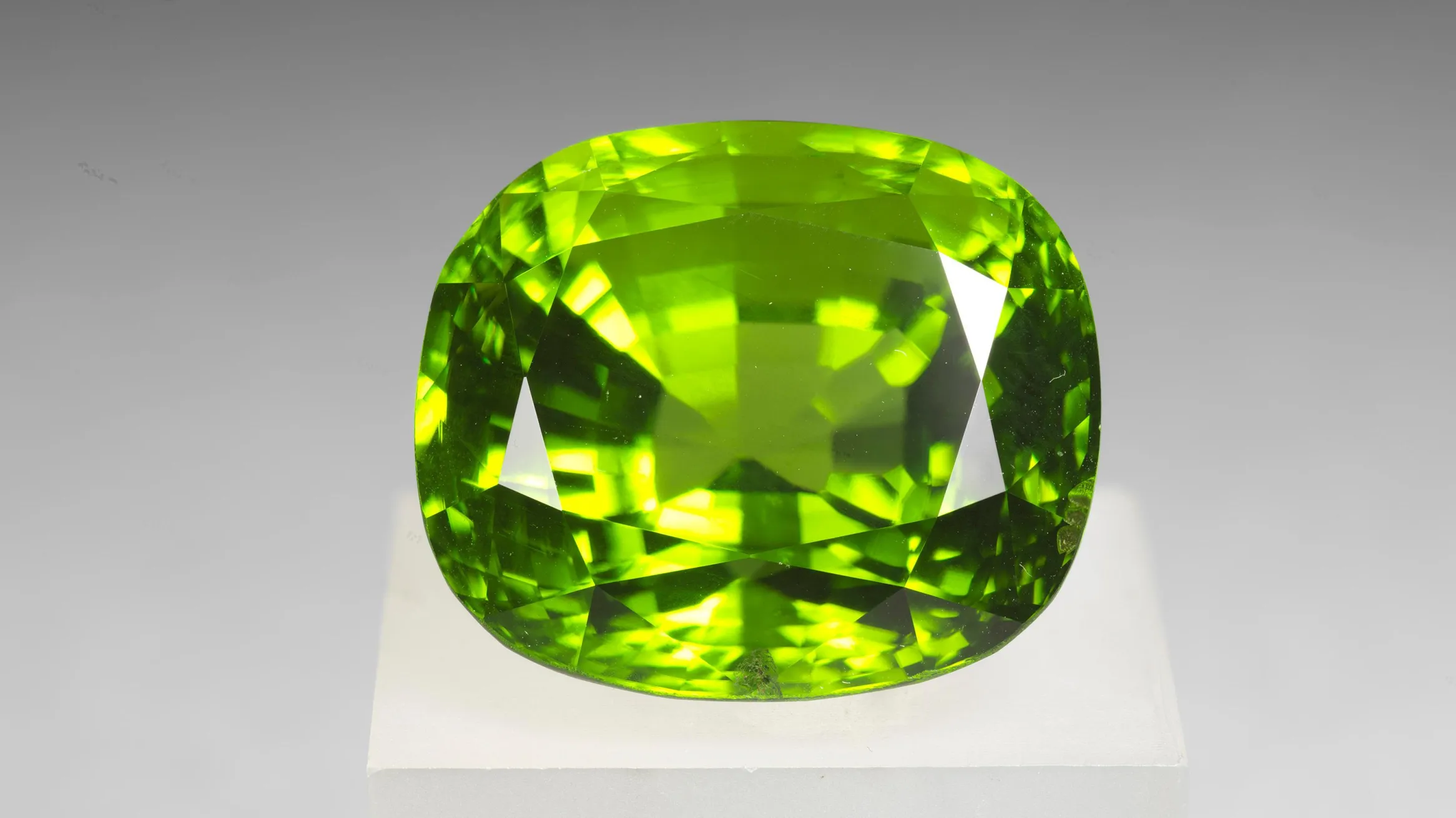 Forsterite variety peridot