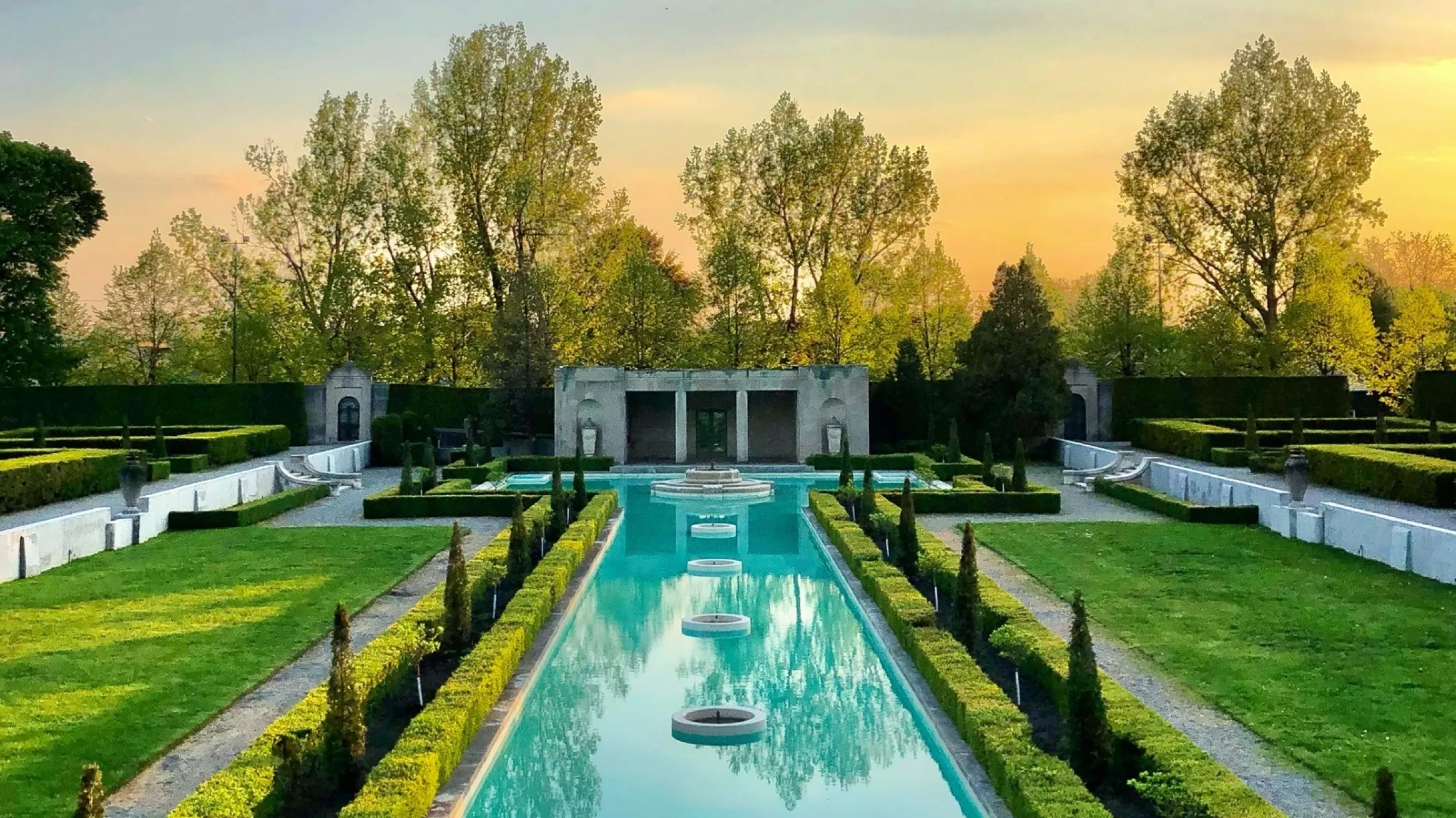 Parkwood teahouse formal garden 