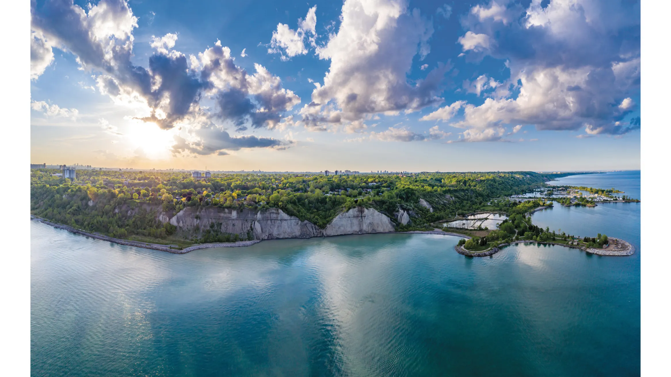 A view of the Scarborough Bluffs. Photo by Jim Feng.
